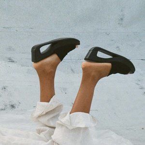 Hopp Studios Limbo Slide in Black